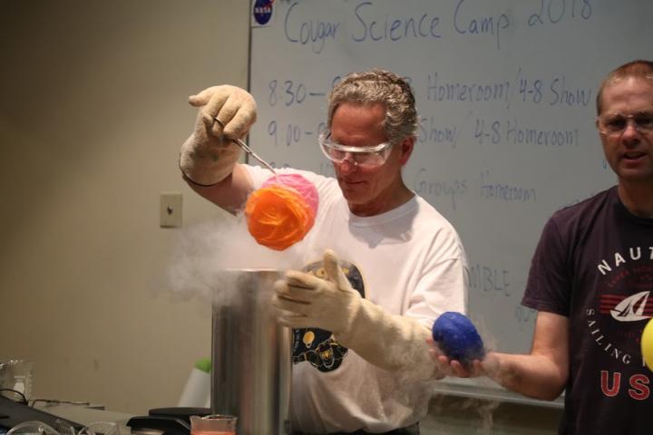 Balloons in liquid nitrogen