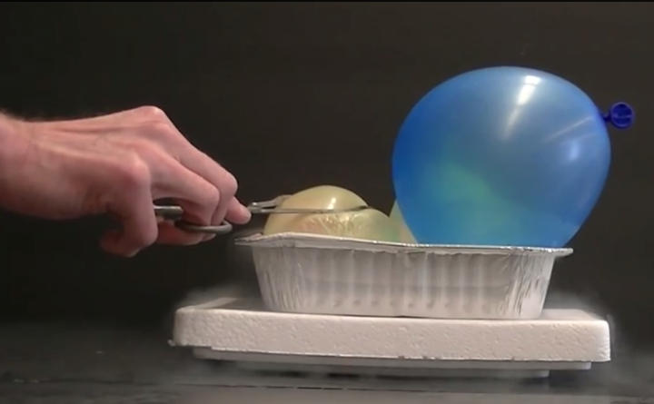 yellow and blue balloons in liquid nitrogen - yell shrinks while blue does not