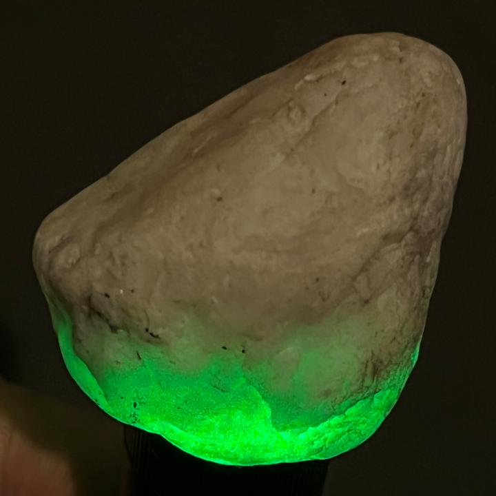 Laser interactions with opaque limestone and translucent quartzite, and sunlight illuminating quartz pebbles.
