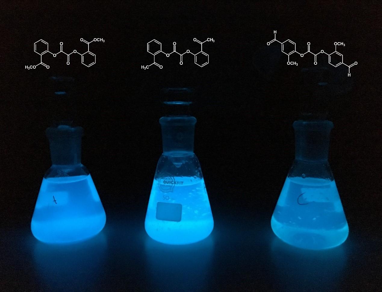 blue_chemiluminescence_flasks_iain_smellie